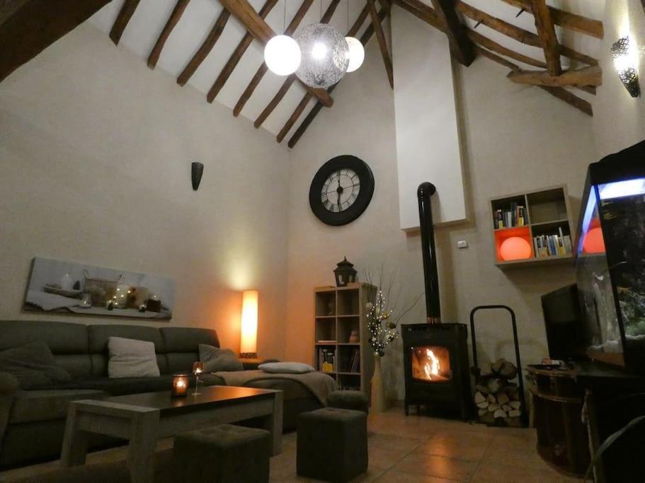 Maison De Charme Pres De Beauval Saint-Cyran-du-Jambot Esterno foto