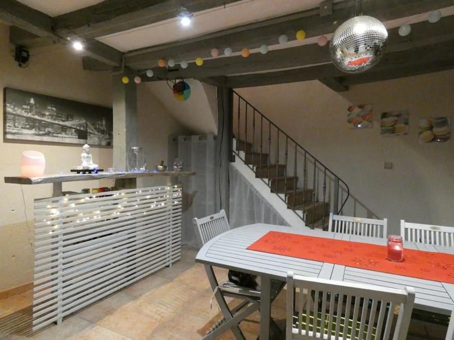 Maison De Charme Pres De Beauval Saint-Cyran-du-Jambot Esterno foto
