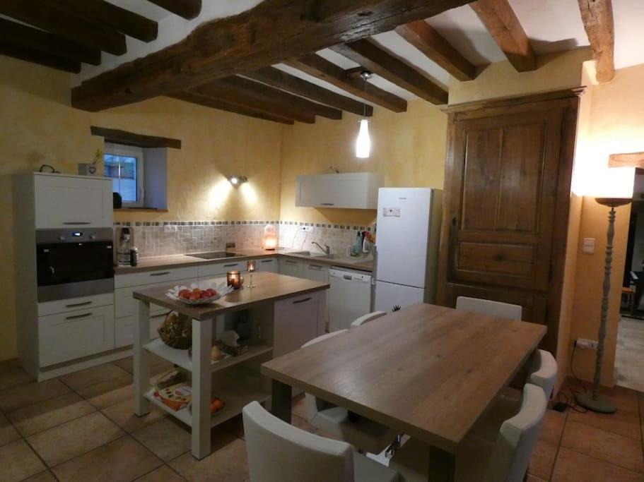 Maison De Charme Pres De Beauval Saint-Cyran-du-Jambot Esterno foto